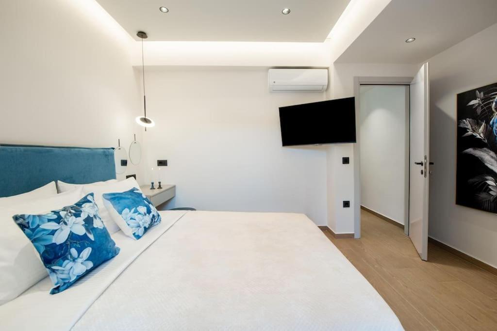 Apartment Santa Marina Luxury #2 With Pool Asgourou
